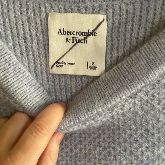 Abercrombie Sweater with Cute Zipper Detail… Super Soft! - Picture 2 of 4